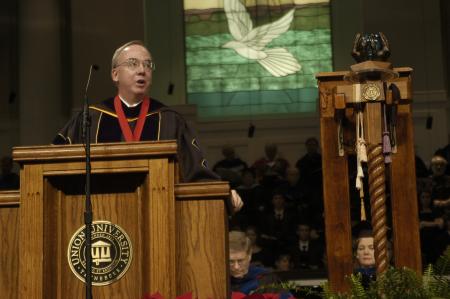 President Dockery welcomes friends and families to the fall graduation ceremony.