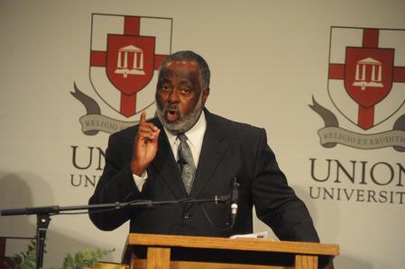 Robert Smith, associate professor of divinity at Beeson Divinity School, preaches at the Wednesday evening worship service during the Southern Baptists, Evangelicals and the Future of Denominationalism conference. 