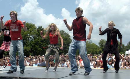 Teen group Jump 5 performs at a WAY-FM Brown Bag Concert sponsored by Union University in Franklin, Tenn.