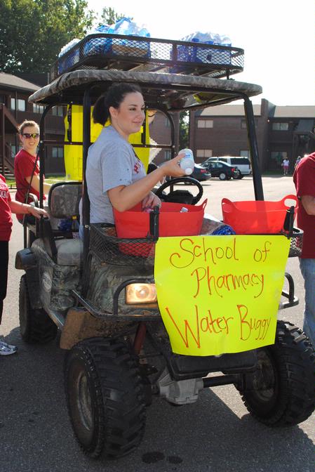 Laura Ladymon, coordinator of experiential and continuing education in the School of Pharmacy, gives water to everyone helping with Move In Day. 
