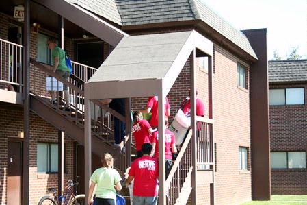 Faculy, staff, and returning students of Union University help new students move their things into the dorms on Move In Day. 