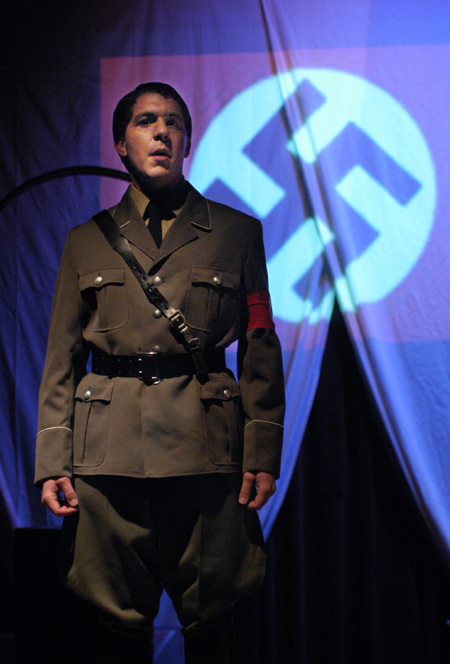 Jeremy Parker as the Direktor in <i>Die Ratzel</i>.