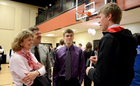 Karl Magnuson, junior engineering major, talks with a Scholar of Excellence perspective student and his family during the welcome event in the Bowld Student Commons.