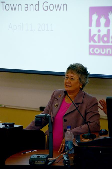 Guest speaker, Linda O' Neal, executive director of Tennessee commission on children and youth, speaks at the Town and Gown lecture series.