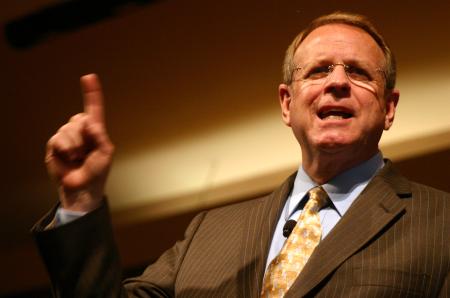 Tom Elliff, senior vice president of the International Mission Board, makes a point during his sermon on Mission Minimums.