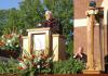President Alvin Austin, retiring president of LeTourneau University, speaks to the graduates on <em>Five Imperatives for a Successful Life.</em> - Photo by Beth Spain