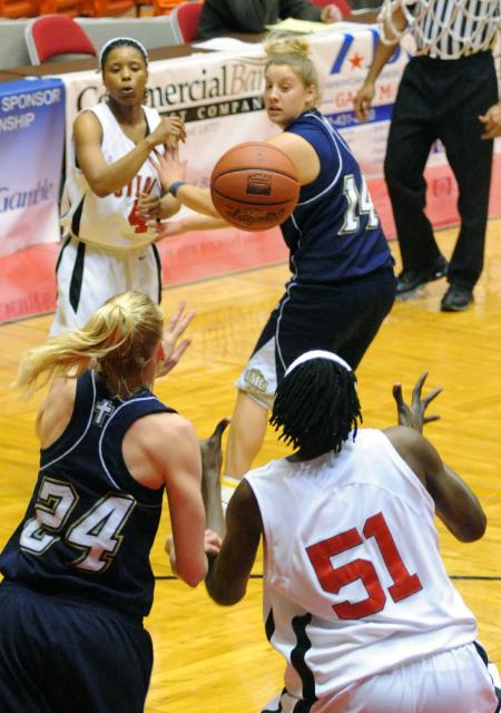 Jessica Graves makes an interior pass to Josephine Owino during the second round of the NAIA national tournament.