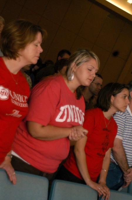 Stephanie Sowell of Nashville, Tenn. joins the Union community in prayer as a new student.