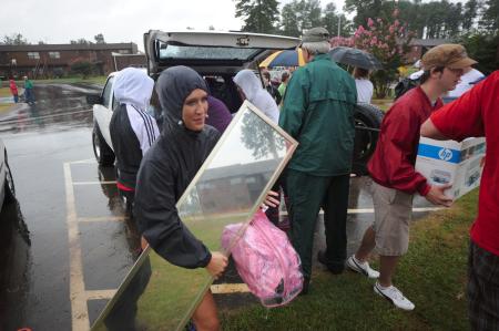 Volunteers made moving in a quick task during freshman move-in day.