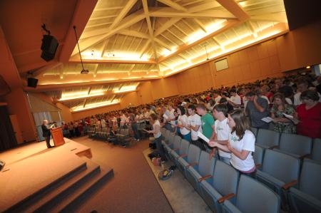 President Dockery leads the new students and their families in a responsive reading during the evening worship service.