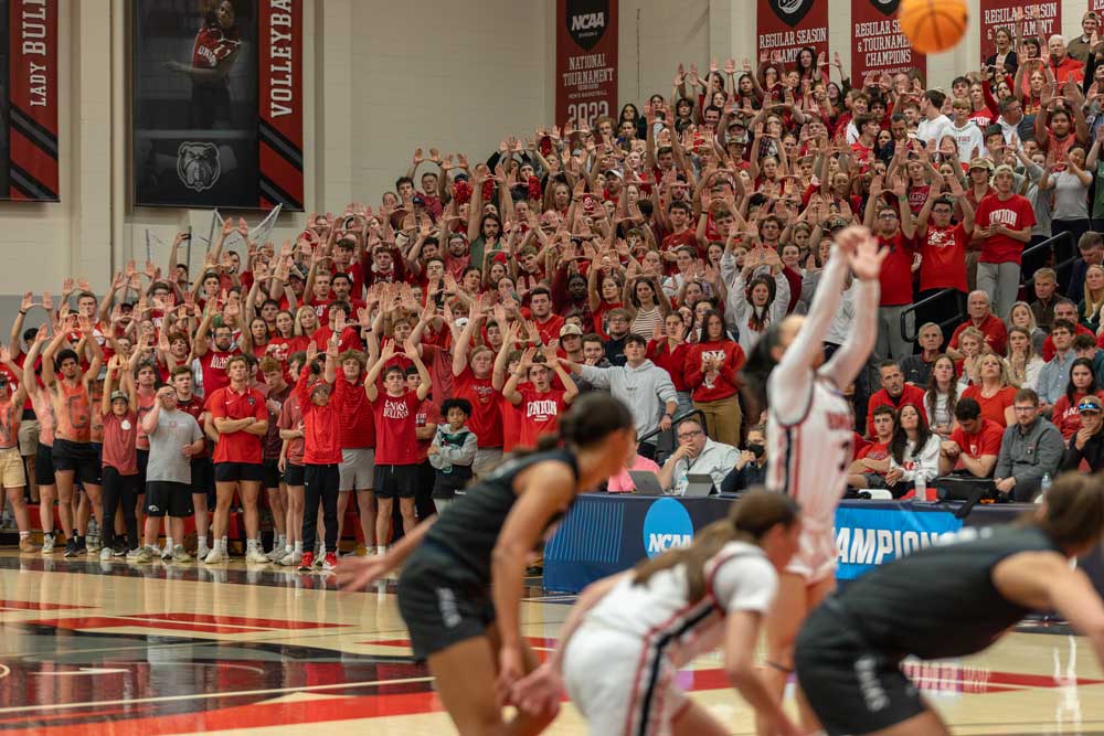 Jazalyn Anousinh shoots a free throw