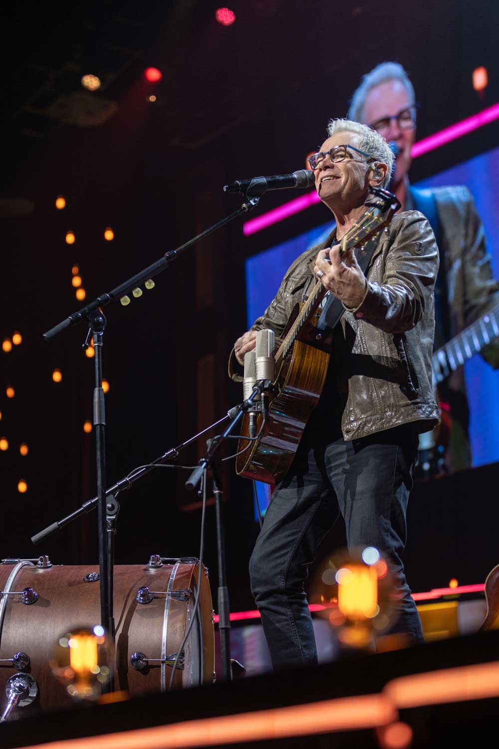 Steven Curtis Chapman performs at the Scholarship Banquet