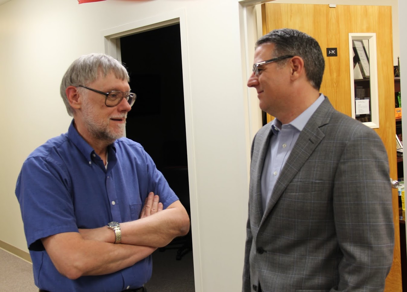 Drs. Terry Lindley (left) and Keith Bates chat during the Honors Community-sponsored reception in the Jones Suite on November 1, 2017.