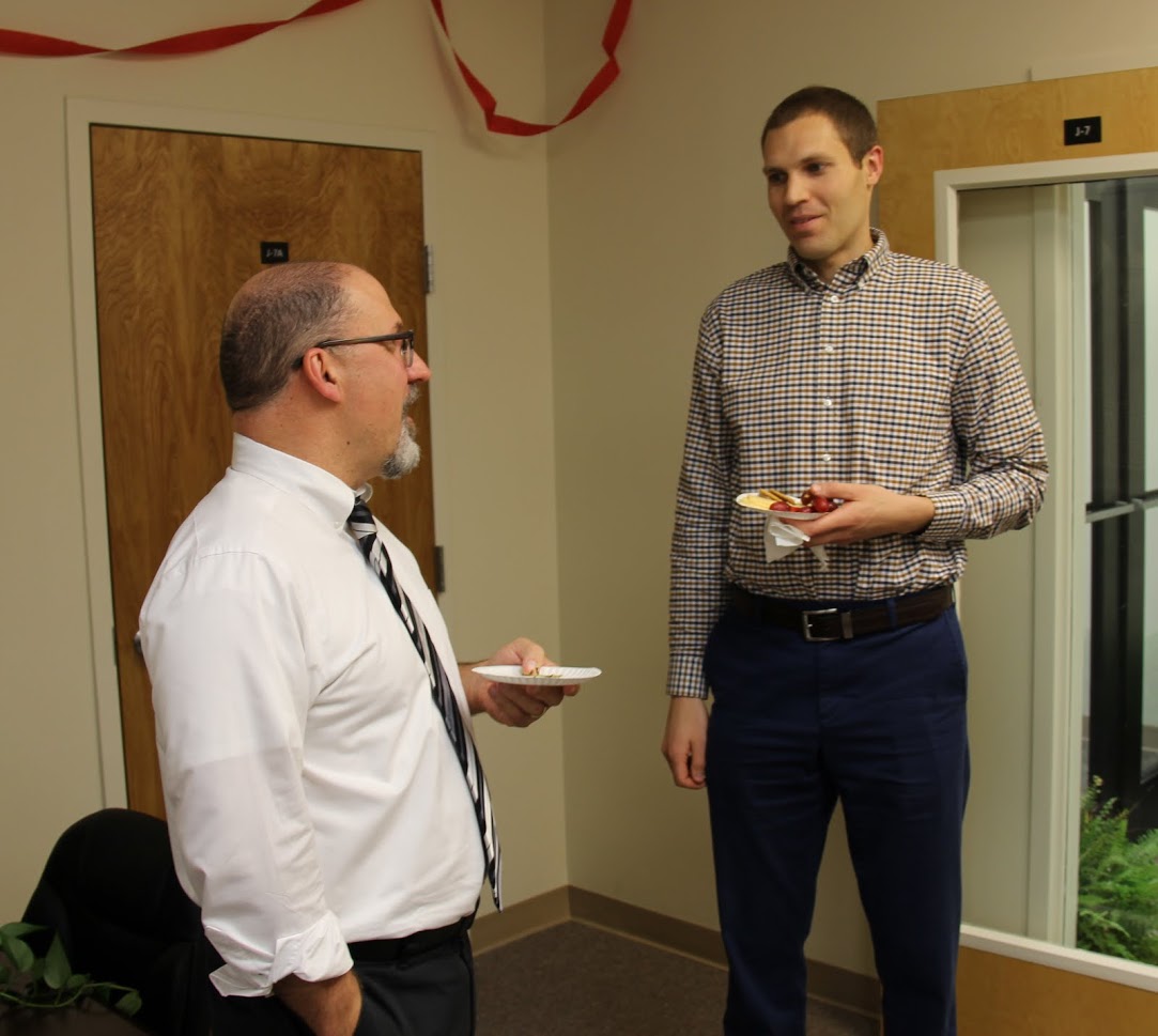 Drs. Scott Huelin (left) and Phil Davignon enjoy a conversation together at the Honors Community-sponsored reception on November 1, 2017.
