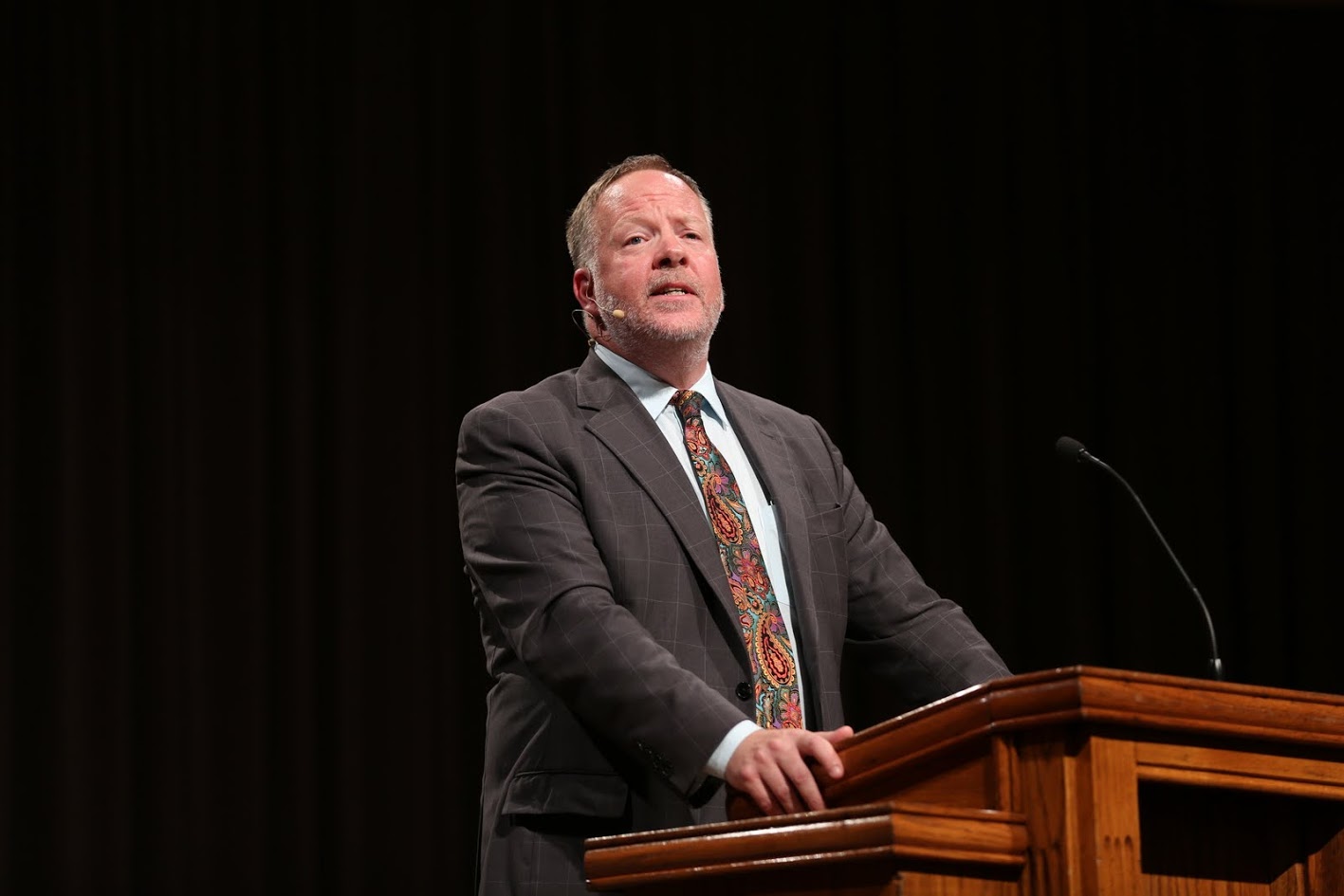Dr. Bruce Gordon of Yale Divinity School lectures on What Happened to the Bible in the Reformation? in the G. M. Savage Memorial Chapel on October 19, 2017. Photo by Kristi Woody