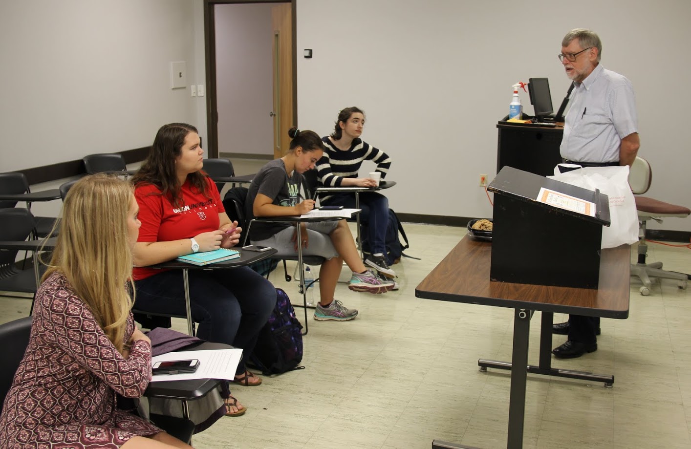 Dr. Terry Lindley, the faculty advisor to the Rutledge Honorary History Club, speaks to club members at their plenary meeting on October 23, 2017.