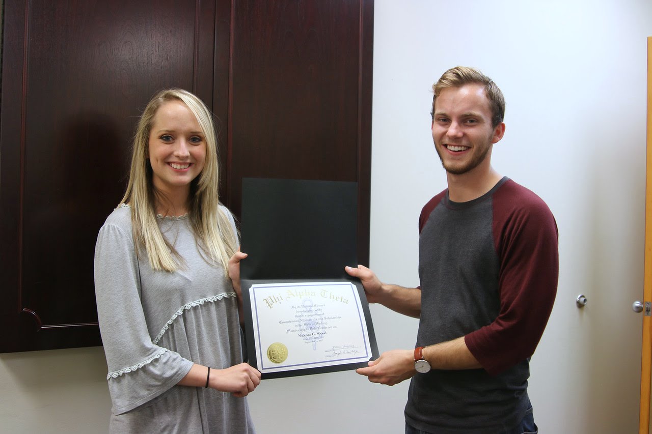 Nakota Wood accepts her Phi Alpha Theta membership certificate from Delta-Psi President Seth Reid on September 14, 2017. Photo by Hannah Kate Heckart