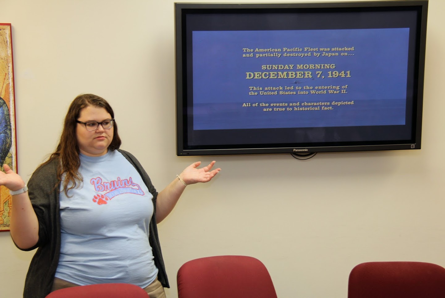 Rutledge Honorary History Club President Jessica Barton introduces the film TORA! TORA! TORA! at the club's autumn movie night on November 9, 2018.