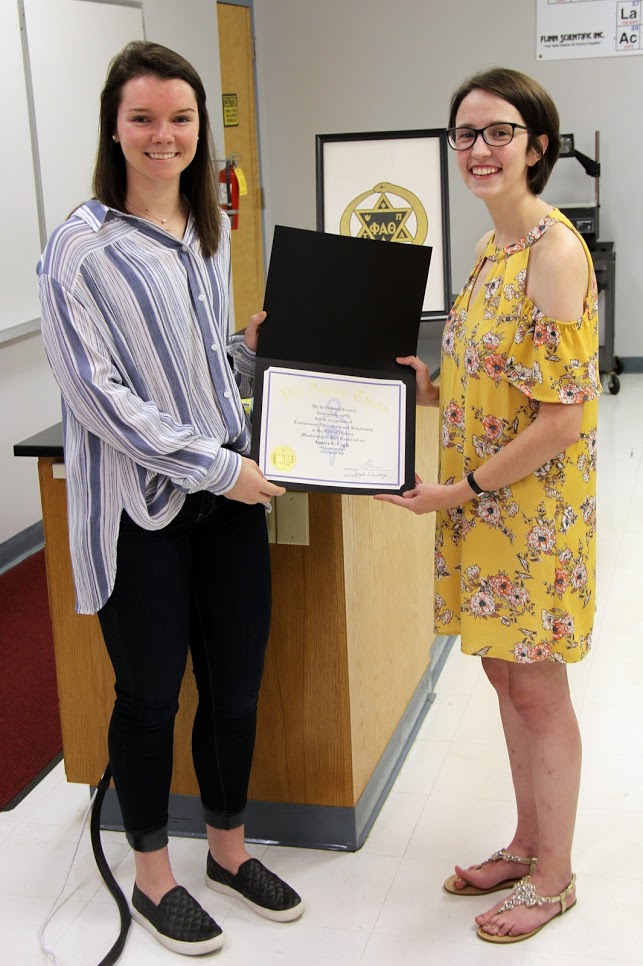 Audrey Cagle (left) receives her Phi Alpha Theta membership certificate from Delta-Psi President Lauren Butler on September 20, 2018.