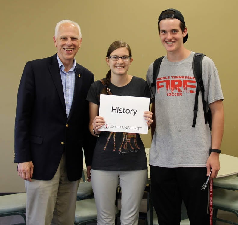 Dr. Stephen Carls (left) stands with freshman history majors Claire White and Joshua Kersey at the New Students Dinner on August 17, 2019.