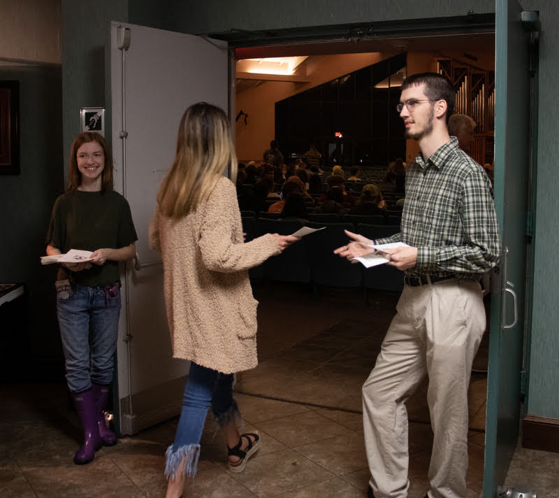 Savannah Wright (left) and Matthew Latham (right) distribute programs to attendees at the evening lecture of the 2019 Carls-Schwerdfeger History Lectureship with Dr. Joan Waugh on October 21. Photo by Joey Echeverria