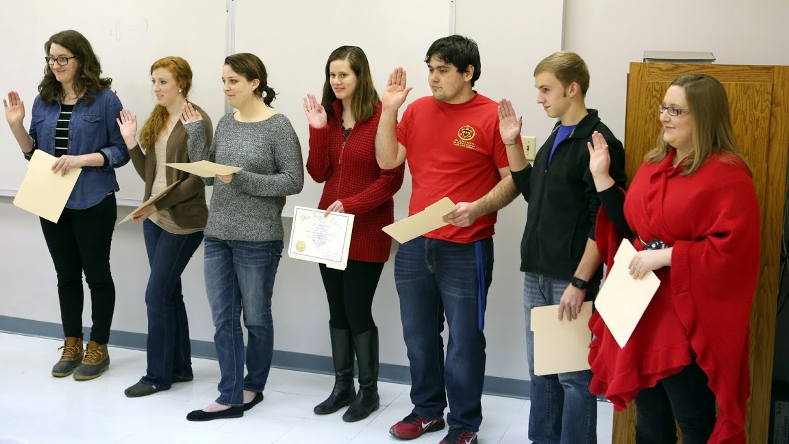 Spring inductees to Phi Alpha Theta take the initiation oath at the Delta-Psi chapter's spring meeting on February 24, 2015.