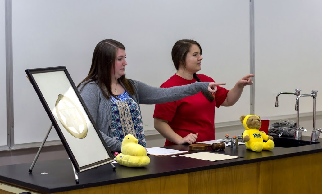 Delta-Psi Vice President Kathryn Mitchell (left) and President Jordan Sellers point to a sign-up sheet as Sellers talks about the Phi Alpha Theta chapter's list of activities for the spring semester at the plenary meeting on February 20, 2017. Photo by Morgan Morfe