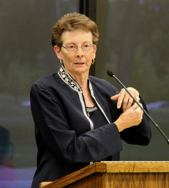 Beverly Smothers shows off her Union University graduation ring, which has the Greek letters for Phi Alpha Theta embossed on it, during an award response at the History Department Awards Banquet. Smothers was honored with the History Alumni Distinguished Achievement Award at the banquet on May 3, 2018. Photo by Katherine Cheshire