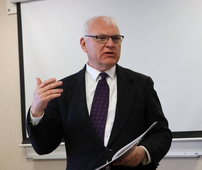 Dr. Mark Dubis, the session leader, introduces Nicholas Terra at the Union University Scholarship Symposium on April 19, 2022.