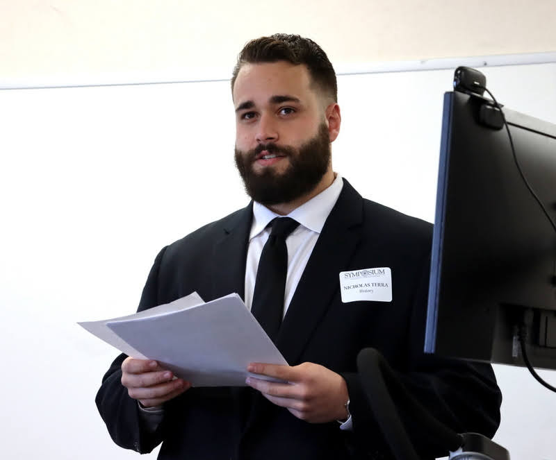 Nicholas Terra presents his paper on The Gunpowder Plot of 1775 at the Union University Scholarship Symposium on April 19, 2022.