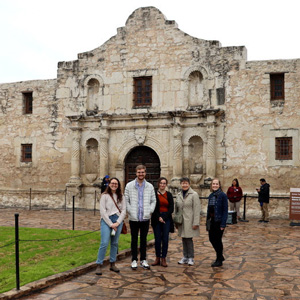 Union University students Katie Allison (left to right), Luke Sower, Leah Atkins, and Megan Ledbetter (right) stand with Dr. Alice-Catherine Carls (second from right) at the Alamo on January 2, 2020. The group, headed by Dr. Stephen Carls, was in San Antonio for the 2020 Phi Alpha Theta Biennial Convention.