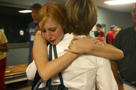 Union freshman Emily Payden, of Decatur, Ala., gives her mom Jonie a goodbye hug after the worship service Aug. 25. (Photo by Stephanie Schroeder)