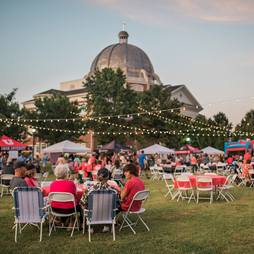 Families enjoy Union Night on the Great Lawn for Union's annual Family Weekend.