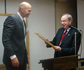 Union University President David S. Dockery presents Fred Shackelford (left) with a plaque marking Shackelford's election as president of the Tennessee Baptist Convention Nov. 15. Dockery presented the plaque to Shackelford at a Union dessert reception during the TBC annual meeting. (Photo by Mark Kahler)