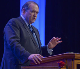 Mike Huckabee speaks at the 2014 Scholarship Banquet. (Photo by Morris Abernathy)