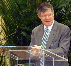 Fox News analyst Morton Kondracke spoke to a record Union Forum crowd of 400 on campus April 4. (Photo by Morris Abernathy)