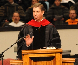 Danny Sinquefield, pastor of Faith Baptist Church in Bartlett, Tenn., and president of the Tennessee Baptist Convention, delivers the commencement address Aug. 1. (Photo by Morris Abernathy)