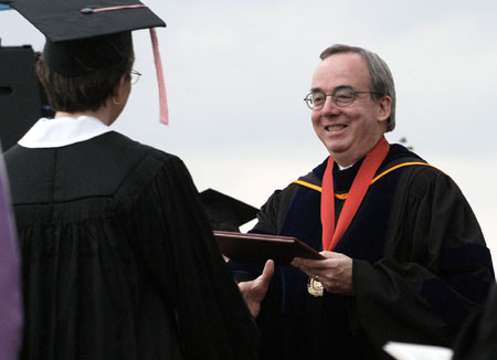 President Dockery presents Sara Horn with her undergraduate degree at Spring Graduation 2003. - Photo by Jim Veneman