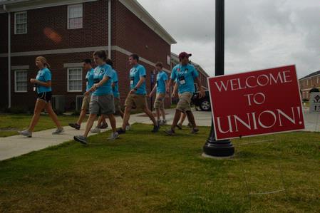 Life Group leaders walk over to Heritage Complex to help the new freshmen move into their rooms. - Photo by Sarah Palmer Goff