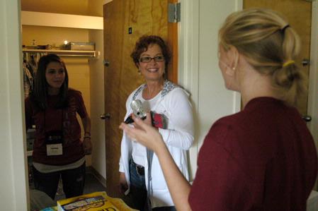 Elsie Krinsky, nursing freshman from Shelbyville, Tenn., and her mother Christy speak with the resident advisor of their building, Sophomore Sarah Chitwood.  - Photo by Sarah Palmer Goff