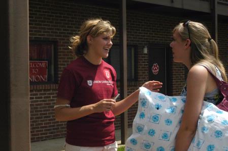 Shelbi Turner, sophomore nursing major, the resident adviser of the Lee building in the Heritage Complex, welcomes Sarah Smith, freshman nursing major from Bartlett, Tenn., as she moves into her new room. - Photo by Sarah Palmer Goff