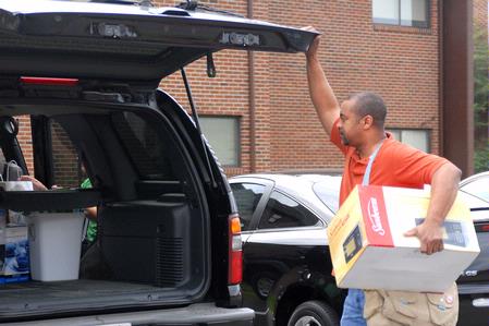 Steve Holmes prepares to take his daughter's things to her new room during freshman move-in. Holmes' daughter, Shelby Holmes, is an incoming freshman. - Photo by Kristi McMurry Woody