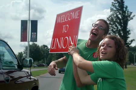 Luke Allison, sophomore math major, and Katie Holloway, senior youth ministry major, greet new students as they arrive on campus on Friday, August 21, 2009. - Photo by Beth Spain