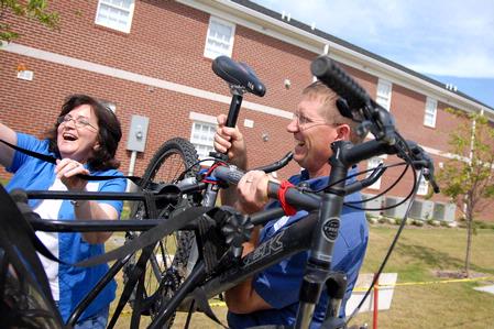 Lance and Marilyn Bennett, parents of incoming freshman Amanda Bennett, unload their daughter's bike on freshman move-in day. - Photo by Kristi McMurry Woody