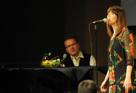 The Gettys entertain at Union's annual Faculty/Staff Dinner. - Photo by Morris Abernathy