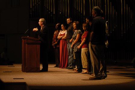 President Dockery recognizes the undergraduate admissions team at the closing of the new student worship service during orientation. - Photo by Sarah Palmer Goff