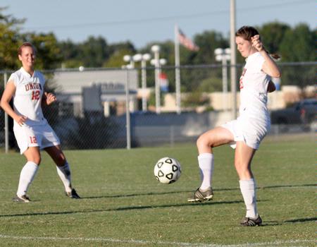 Korie Eldrod waits for a pass from teammate Kelly Bogdanovich in the game against Union College.  - Photo by Tommy Sadler