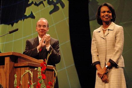 President Dockery and the audience applauds Condoleezza Rice for the address she presented at the 2009 Scholarship Banquet. - Photo by Beth Spain