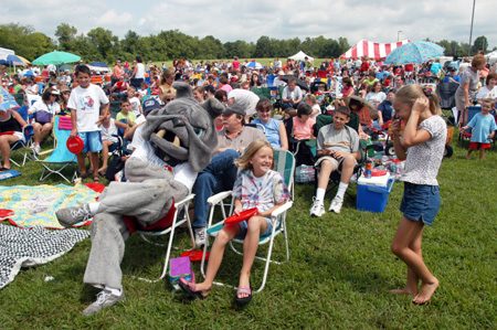 Buster makes friends at a Steven Curtis Chapman Brown Bag concert sponsored by Union in Franklin, Tenn. - Photo by Jim Veneman