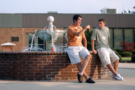 Freshmen Brenn Johnson of Jackson, Tenn. and Jared Myrack of Pinson, Tenn. get to know each other during the FOCUS 2003 picnic. - Photo by Kristen Nicole Sayres